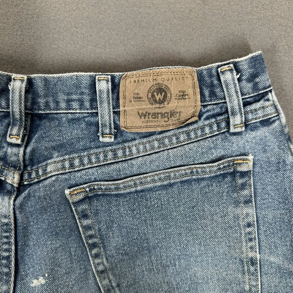 Wrangler Jeans Mens 35x32 Blue Denim Straight‎ Leg Relaxed Fit Distressed Retro